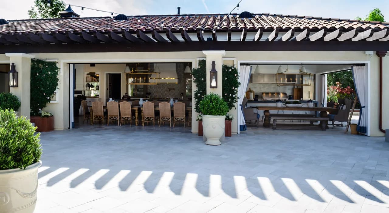 Gallery photos for 1,200 sq ft Custom Pool House Built for a Rancho Santa Fe Estate: Image #3