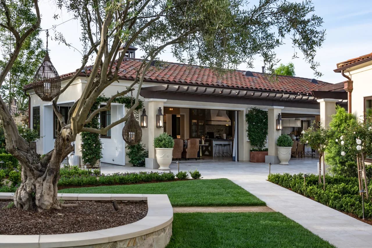 Gallery photos for 1,200 sq ft Custom Pool House Built for a Rancho Santa Fe Estate: Image #1